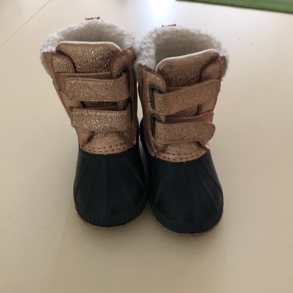 Gap snow boots